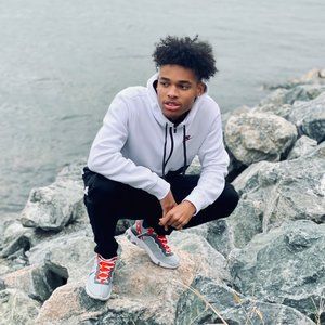 Meet your Posher, Devonte